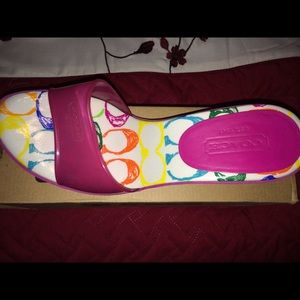 Coach heals size 8